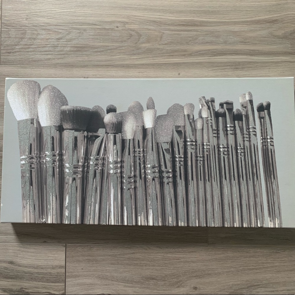 gray makeup brushes picture